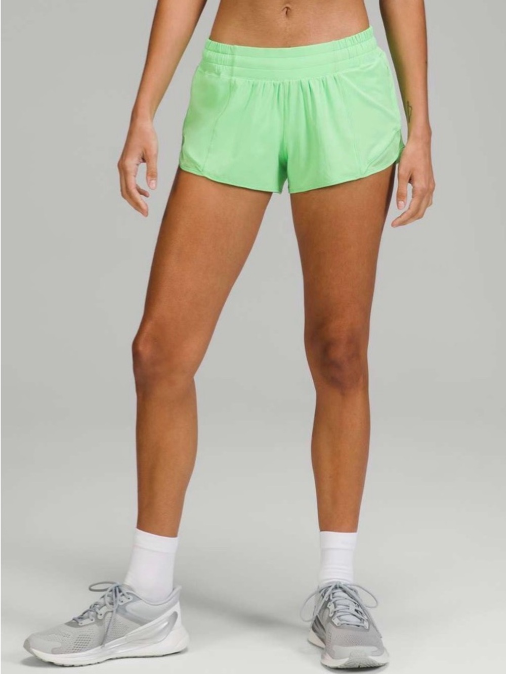 lululemon hotty hot low rise 2.5” shorts
